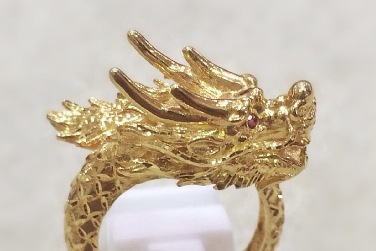Jewelry and Goldsmithing as Living Sculpture