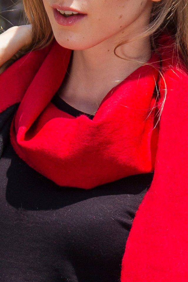 Reversible 100% Baby Alpaca Woven Scarf ~ Natural Fiber Wrap for Women and Men ~ Black/Red - Princesa Inca®